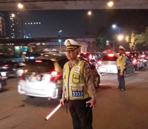 Genangan Air Sebabkan Kemacetan di Tol Jakarta-Cikampek