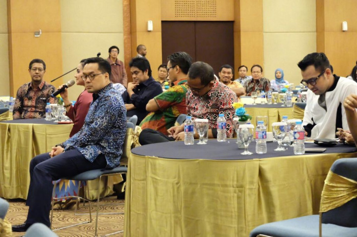 Diskusi Amnesti Pajak DJP dan Selebriti di Malam Hari