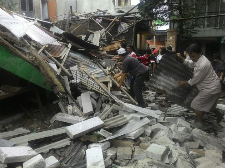 Rumah Ambruk di Cisarua, Satu Orang Tewas