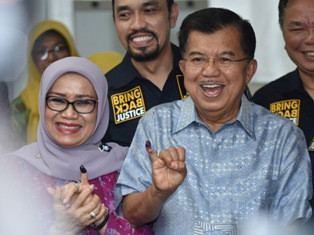 Kalla Hadiri Upacara Kremasi Wakil PM Kamboja