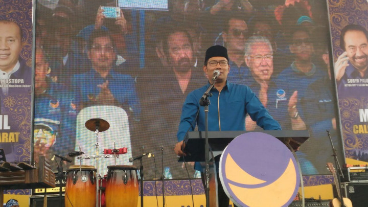 Emil Berpantun agar Parpol Lain Ikut Mendukung