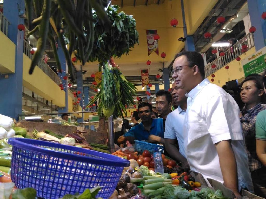 Anies Baswedan saat berada di Fresh Market PIK