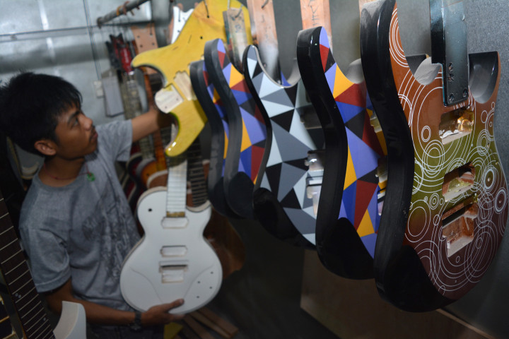 Menantang Gitar Kelas Dunia