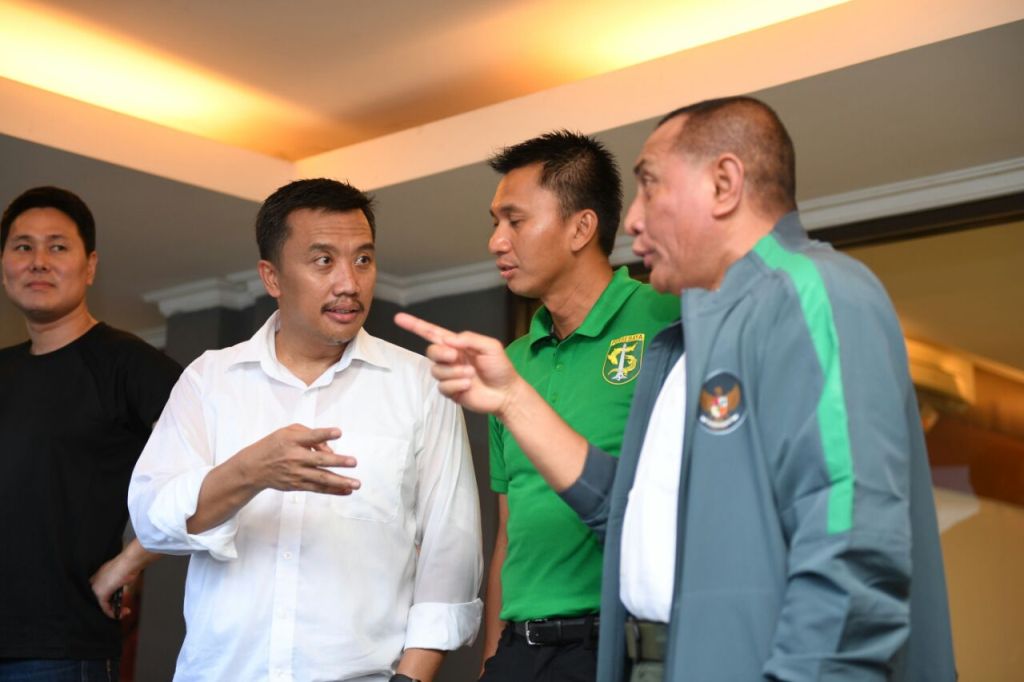 Menpora, Imam Nahrawi (kemeja putih) bersama Ketum PSSI, Edy Rahmayadi (paling kanan) - Foto: Dok. Humas Kemenpora