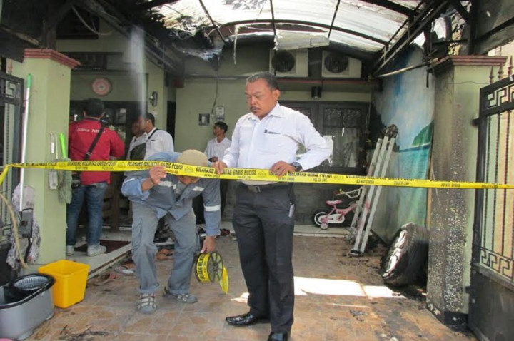 Botol Berisi Bensin Disita sebagai Barang Bukti Pelemparan Molotov