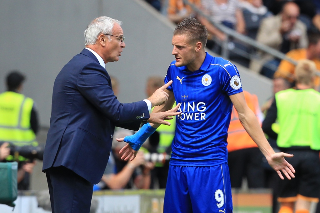 Jamie Vardy dan Claudio Ranieri. (Foto: AFP/ Lindsey Parnaby)