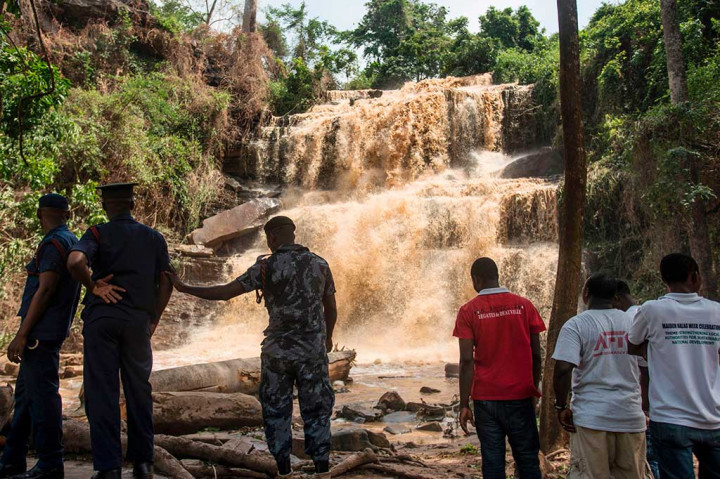 20 Pengunjung Air Terjun Tewas Tertimpa Pohon Tumbang