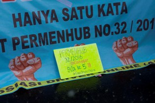 Sengkarut Pengaturan Ongkos Angkutan <i>Online</i>