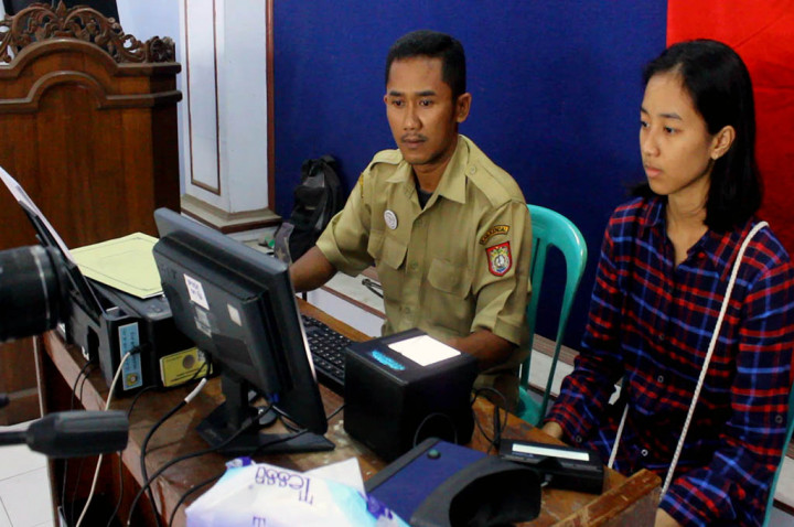 Perekaman Data KTP-el di Kendal Gunakan Sistem Jemput Bola