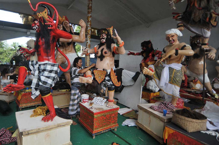 Jelang Nyepi, Umat Hindu Bali Persiapkan Ogoh-ogoh