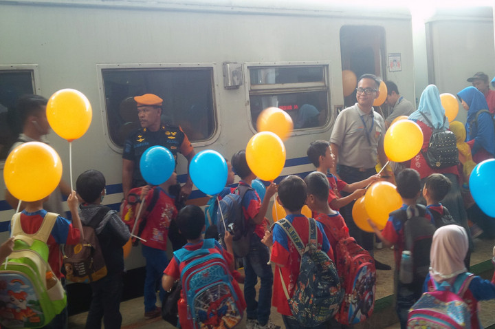 Mendengar Dongeng di Gerbong Kereta Api