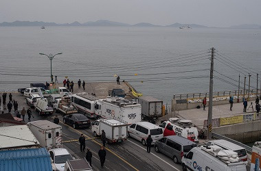 Korea Selatan akan Coba Angkat Kapal Feri Sewol