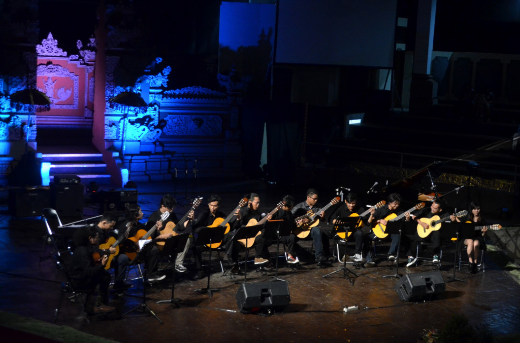 Konser bertajuk First Impression di Institut Seni Indonesia Denpasar, Bali, untuk memperingati Hari Musik Nasional 2017. (ANTARA/Fikri Yusuf)
