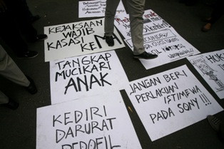 Strategi Menjebak Cukup Efektif Berantas Kejahatan Seksual di Dunia Maya