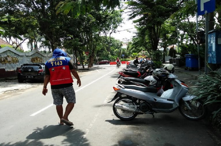 Tarif Parkir di Surabaya masih Melebihi Aturan