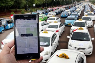 Tarif Murah Menjebak Pengemudi Taksi <i>Online</i>