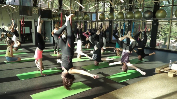 Otot Perut Lebih Kencang dengan Fly High Yoga