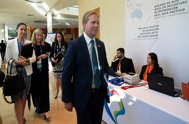 Dikunjungi PM Li, Selandia Baru Tidak Berpihak ke Tiongkok atau AS