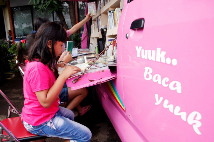 Membaca Buku atau Membaca Smartphone?