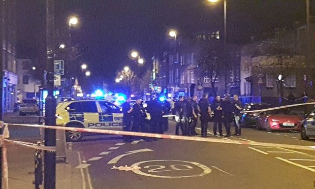 Mobil Tabrak Pejalan Kaki di London Utara, Tiga Terluka