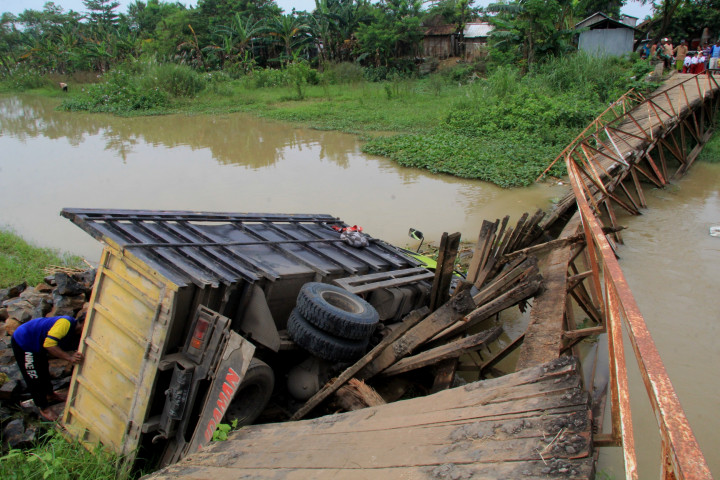 Jembatan Roboh, Pejabat Jepara: Bukan Wewenang Pemkab