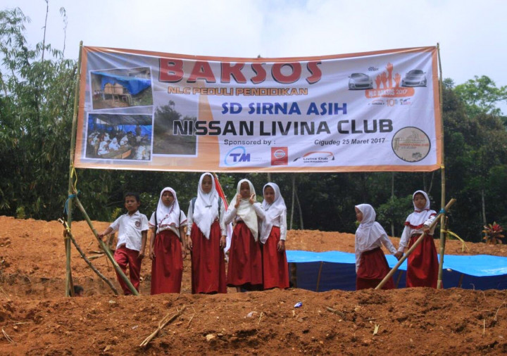 Jelang Ultah ke-10, NLC <i>Sambangi</i> 'Sekolah Beratap Terpal'