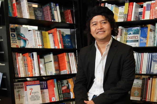 Andrea Hirata Mendapat Penghargaan dari Pemerintah Prancis