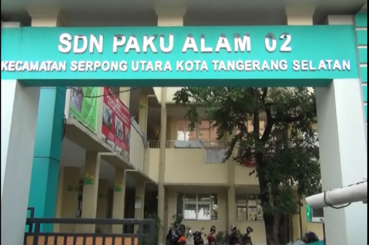 Bangunan Sekolah Ambruk, Siswa SDN Paku Alam 2 Tetap Belajar