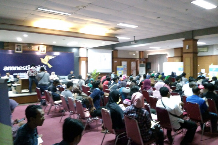 Wajib Pajak Padati Kantor Pelayanan Pajak Sidoarjo Barat