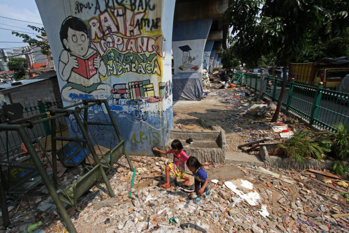 Janji Tinggal Janji, Taman di Kolong Rel cuma Mimpi