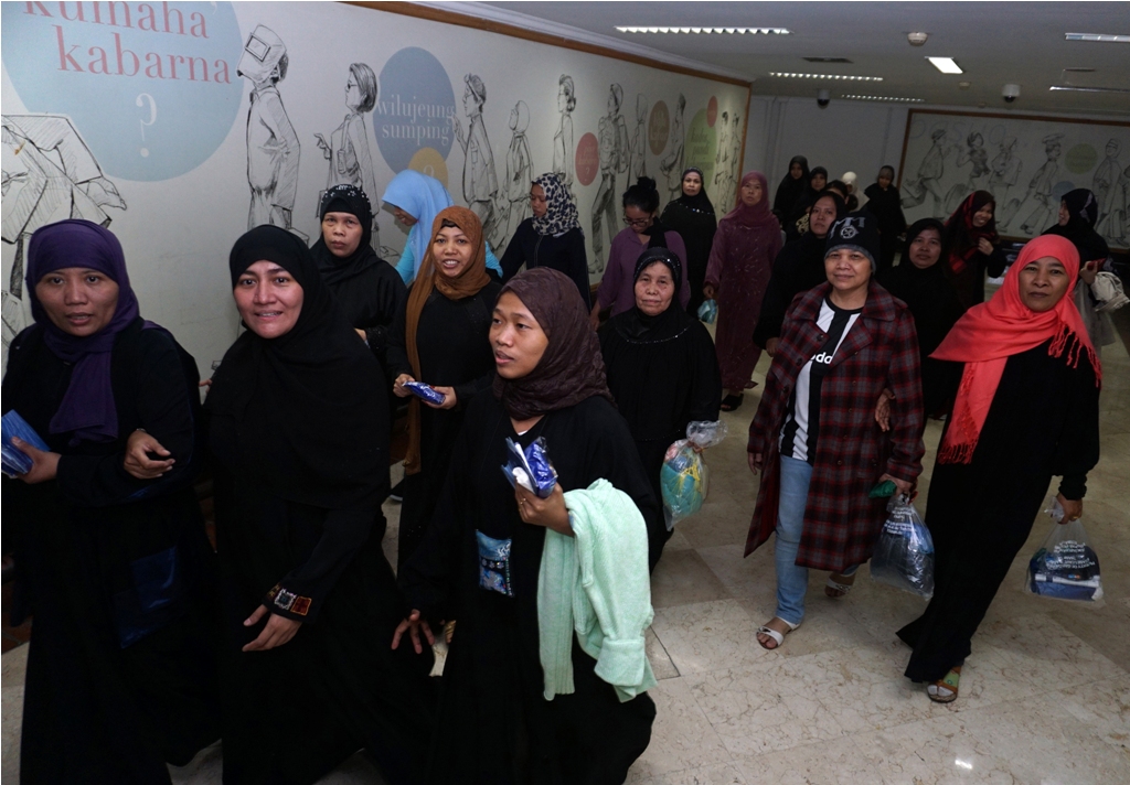 Ilustrasi--Ratusan Warga Negara Indonesia (WNI) 'overstayer' (melebihi izin masa tinggal) dan Tenaga Kerja Indonesia (TKI) 'undocumented' (tanpa dokumen kependudukan lengkap) dari Jeddah, Arab Saudi tiba di Terminal 2D Bandara Internasional Soekarno-Hatta