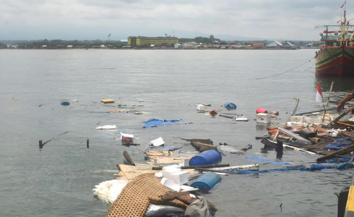 Kapal Pengangkut BBM Meledak di Pelabuhan Jepara