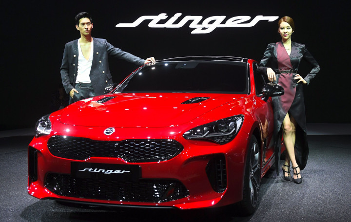 Stinger Tanggalkan Logo Kia
