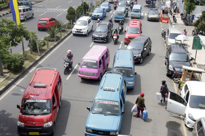 Pro Kontra Sopir Angkot & Ojek Online soal Peraturan Wali Kota