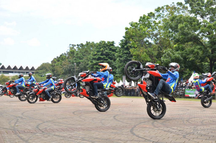 50 <i>Freestyler</i> Pecahkan Rekor Atraksi Serentak Pakai GSX-S150
