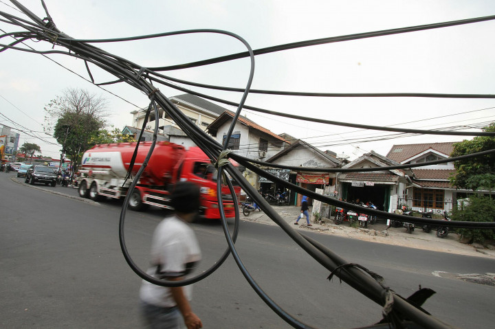 Jangan Tengok Kabel di Jalan Syahdan