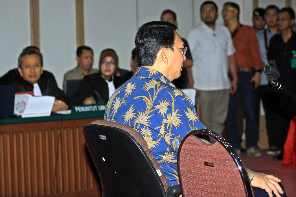 Gubenur nonaktif DKI Jakarta Basuki Tjahaja Purnama memasuki ruang sidang untuk menjalani sidang lanjutan kasus dugaan penistaan agama di PN Jakut, Auditorium Kementan, Jakarta, Selasa (4/4/2017). Foto: MI/Galih Pradipta