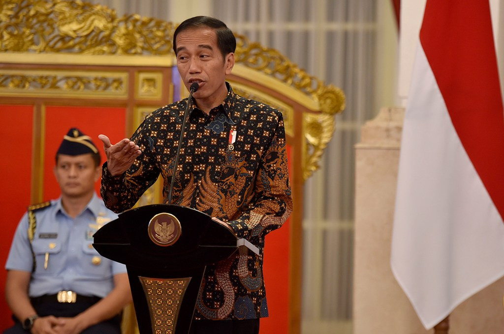 Presiden Joko Widodo saat memimpin sidang kabinet paripurna yang membahas RAPBN 2018. (ANTARA FOTO/Puspa Perwitasari)