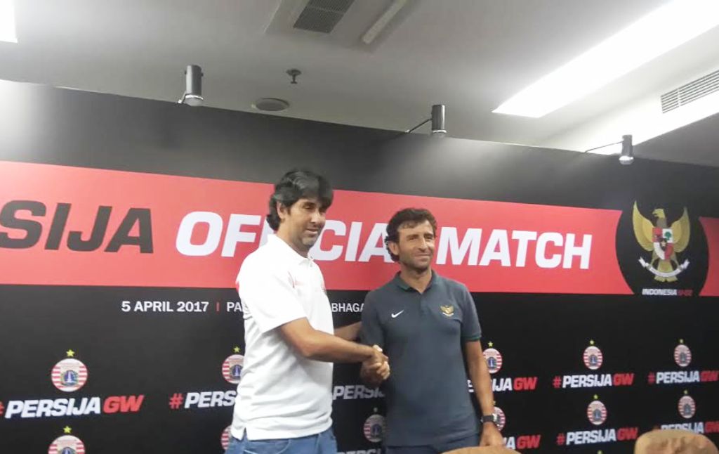 Pelatih Persija Stefano Cugurra Teco (kiri) siap menampilkan pemain muda (Foto: MTVN/A.Firdaus)