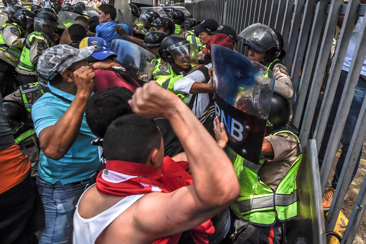 Unjuk Rasa Tuntut Presiden Venezuela Mundur Berujung Ricuh