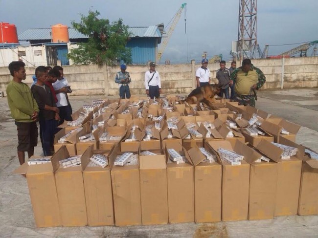 Tim WFQR IV menyita ratusan kardus rokok tanpa cukai di Lanal Batam