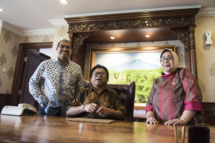 Tiga Paku yang Kehilangan Pigura