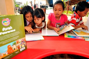 Membaca adalah Keterampilan yang Harus Dibiasakan