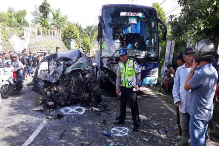 Empat Kendaraan Tabrakan di Puncak, 1 Orang Tewas