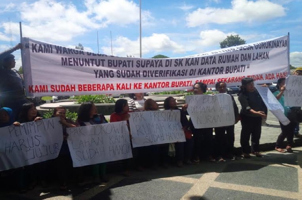 Warga korban erupsi Sinabung mempertanyakan hasil verifikasi kepemilikan lahan dan rumah, MTVN - Budi Warsito