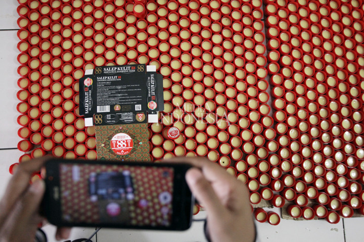 Polisi Gerebek Pabrik Salep Palsu di Kalideres