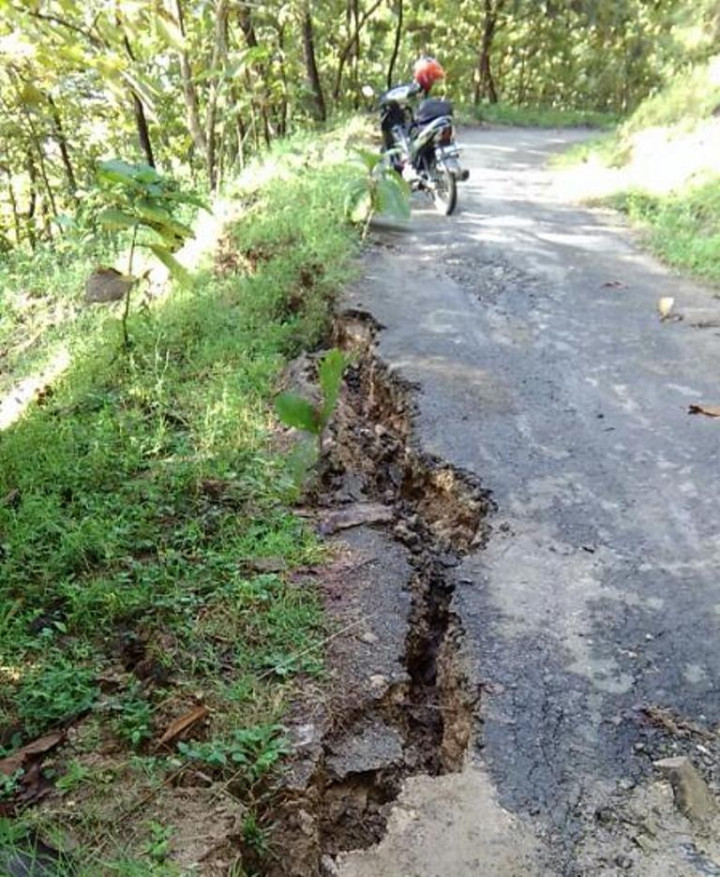 Tanah Retak, Ratusan Warga Desa Dayakan-Ponorogo Diungsikan