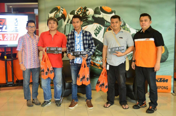 Menunggu 8 Bulan, Konsumen Baru Terima STNK Resmi dari KTM