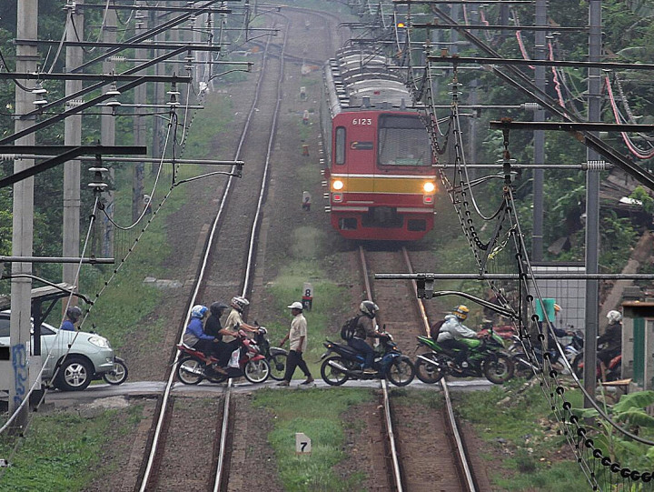Selesaikan Masalah Pelintasan Sebidang, Kemenhub Mesti Bantu DKI