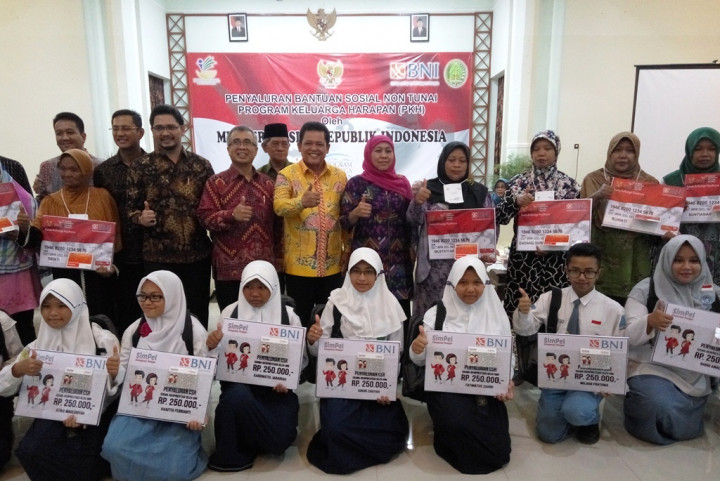 Mensos Minta Penerima PKH Bijak Pergunakan Bantuan